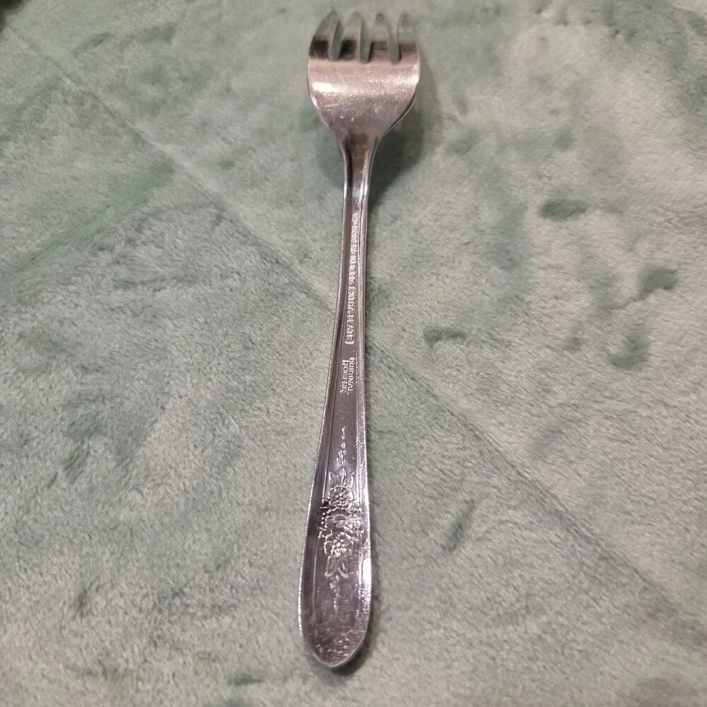 Vintage Wm Rogers Extra Plate Lot of 3 Salad Forks Triumph Pattern 1941